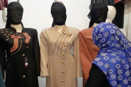 Mundo Enfermo y Triste: ISIS obliga a comerciantes ponerle el velo a los maniquies. (Lo cierto.es) Maniqu%C3%ADes-con-velo-450x300