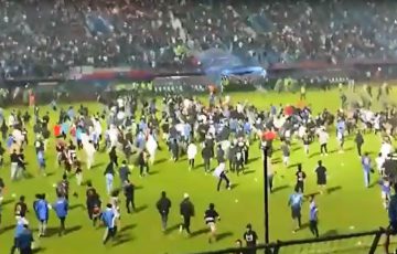 Reportan M S De Muertos Por Disturbios En Estadio De Indonesia