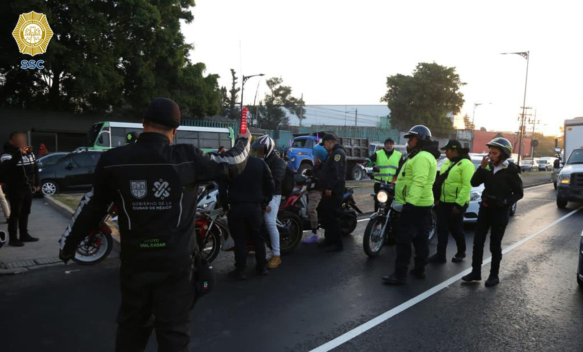 Infraccionan A Motociclistas En Iztacalco