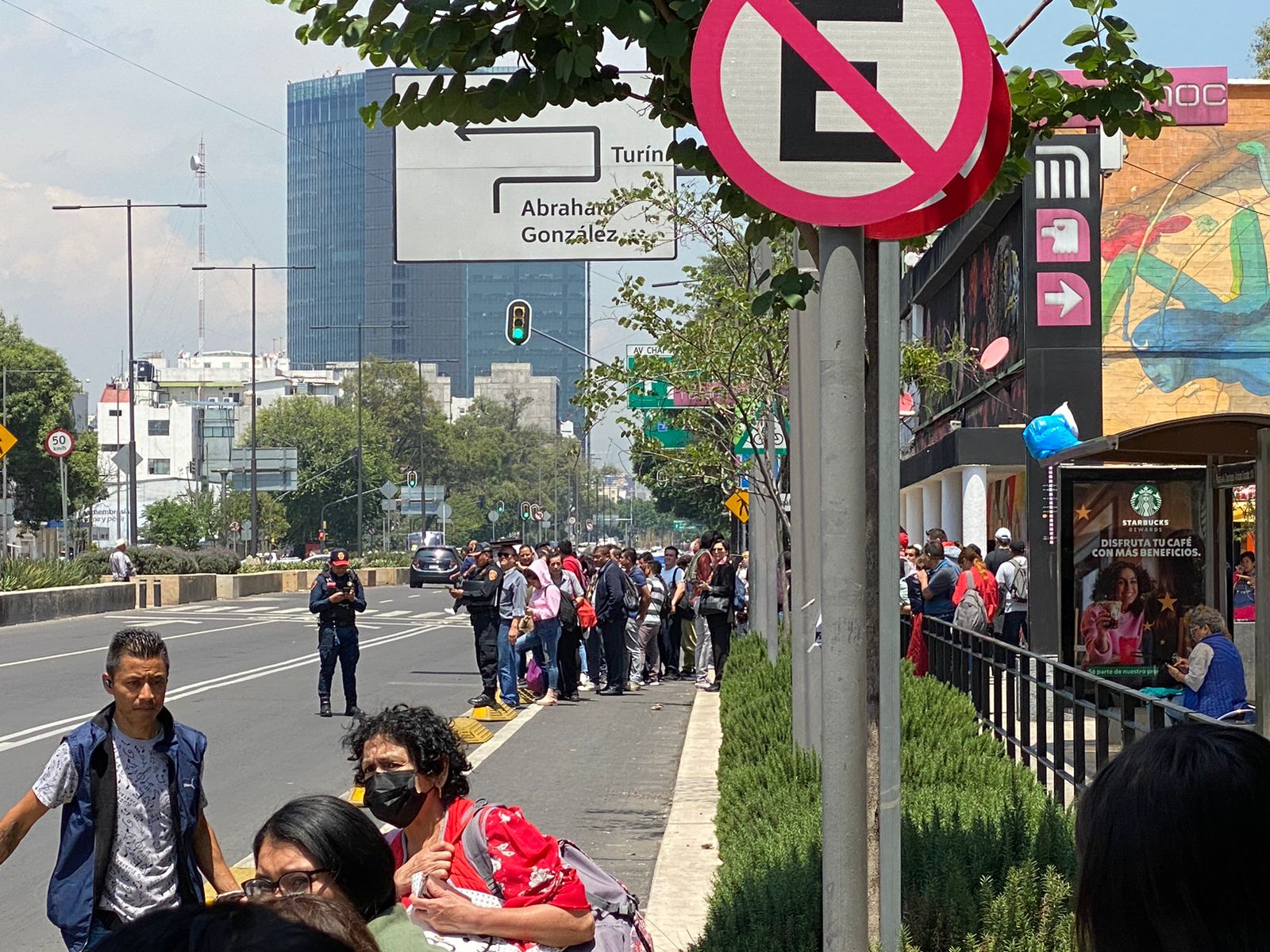 Falla En La L Nea Del Metro Deja A Cientos De Usuarios Varados