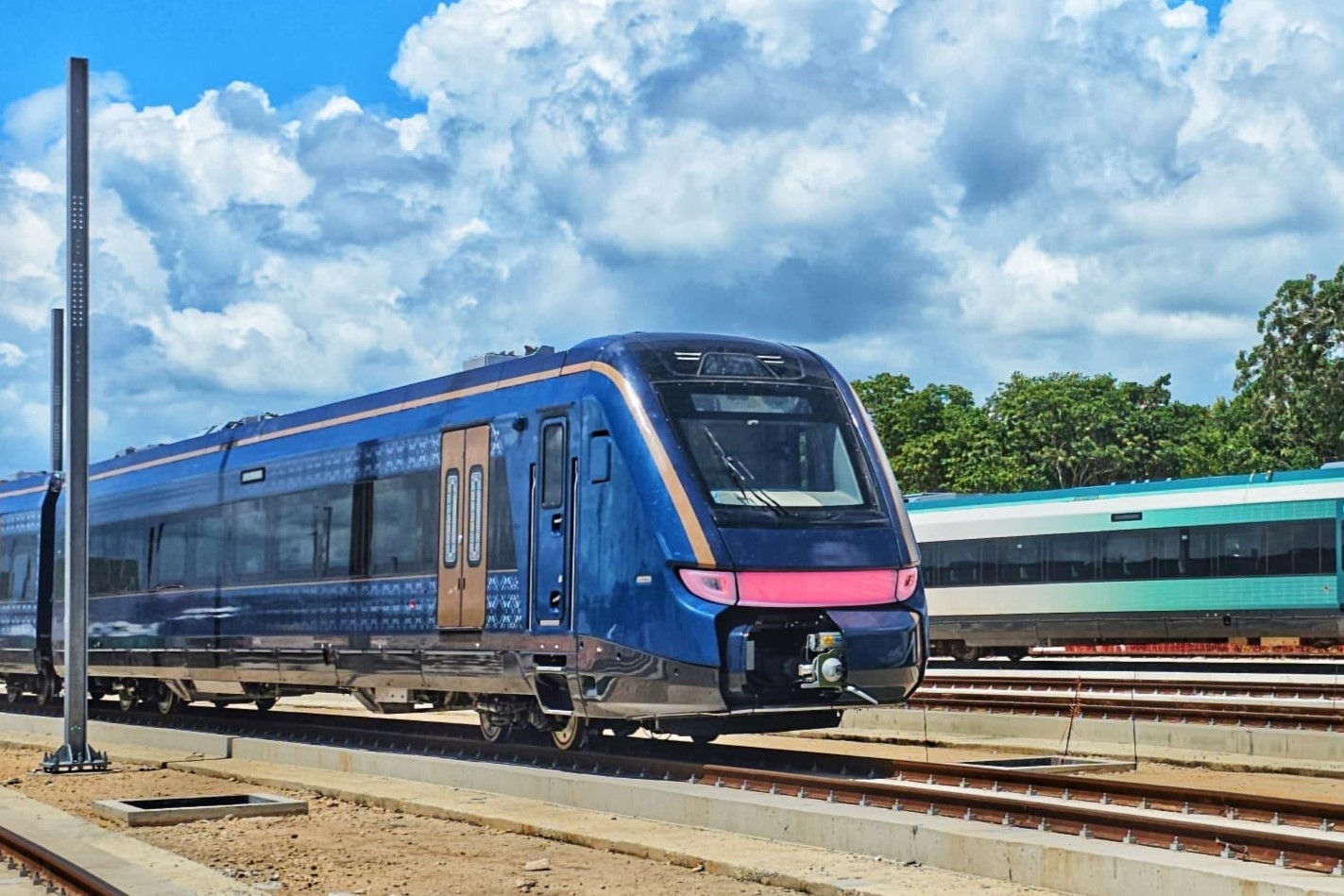 Entregan Primer Tren De Larga Distancia Del Proyecto Tren Maya