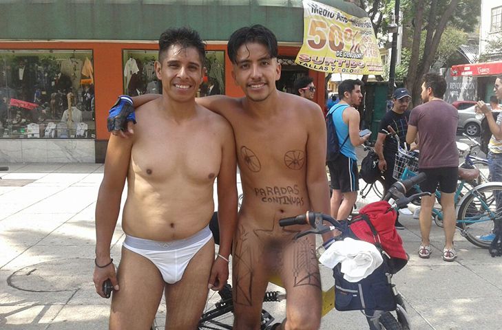 Miles ciclista desnudos en portland del 2015 - YouTube