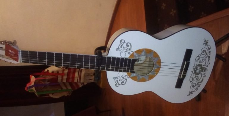 No hay problemas de derechos por réplica de guitarra de Coco en Paracho No hay problemas de derechos por réplica de guitarra de Coco en Paracho