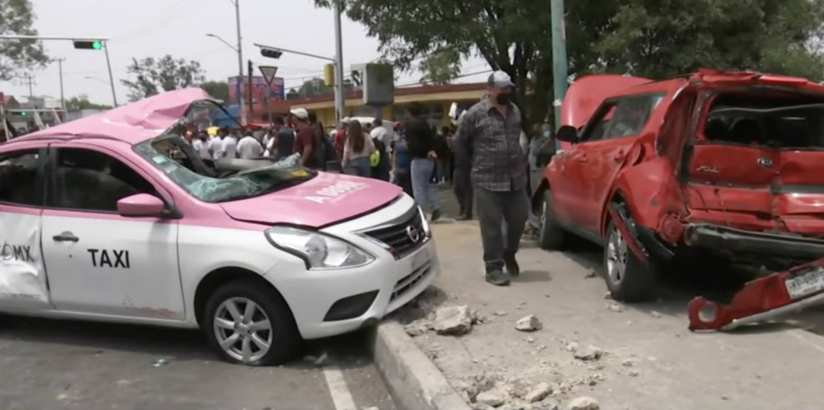 Camión de carga sin frenos provoca choque múltiple y 11 heridos