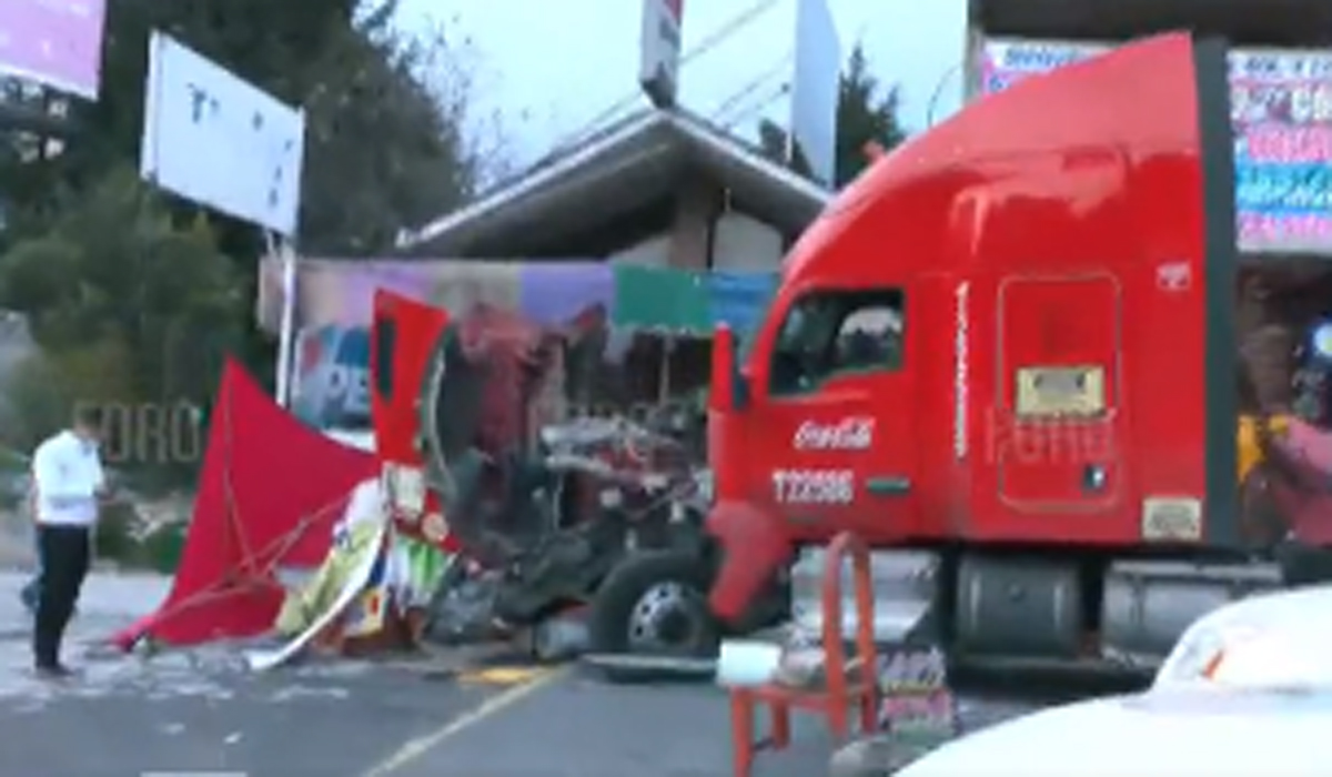 Accidente de tráiler y camioneta deja 3 muertos en la México-Toluca ...