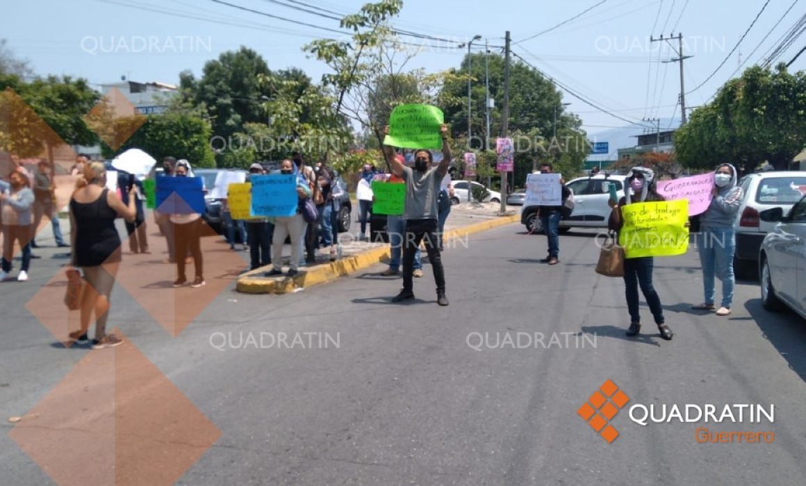 Maestros de secundaria bloquean en Chilpancingo por falta de pagos ...