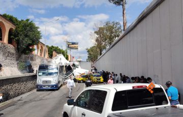 Tráiler causa choque múltiple y deja 36 lesionados