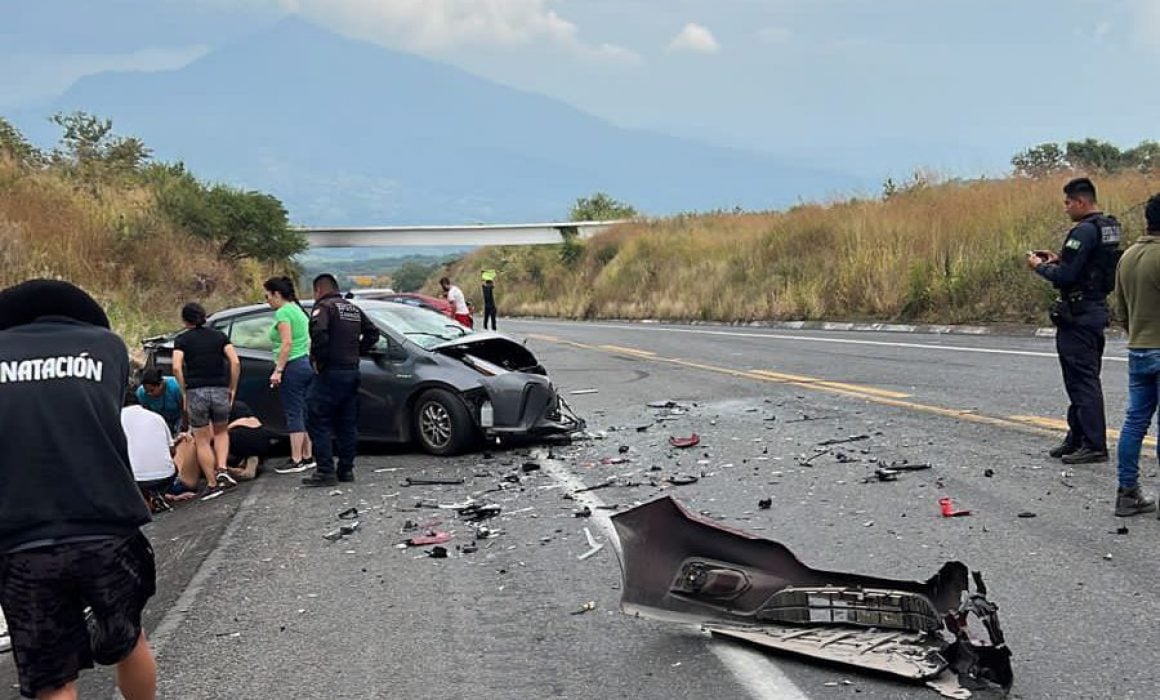 Choque De Autos En La Siglo 21 Deja 5 Lesionados