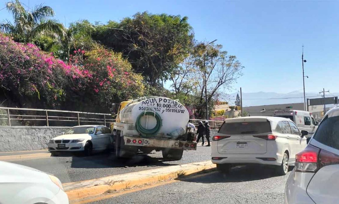 Pipa se queda sin frenos y choca con BMW en Oaxaca; hay 2 heridos ...