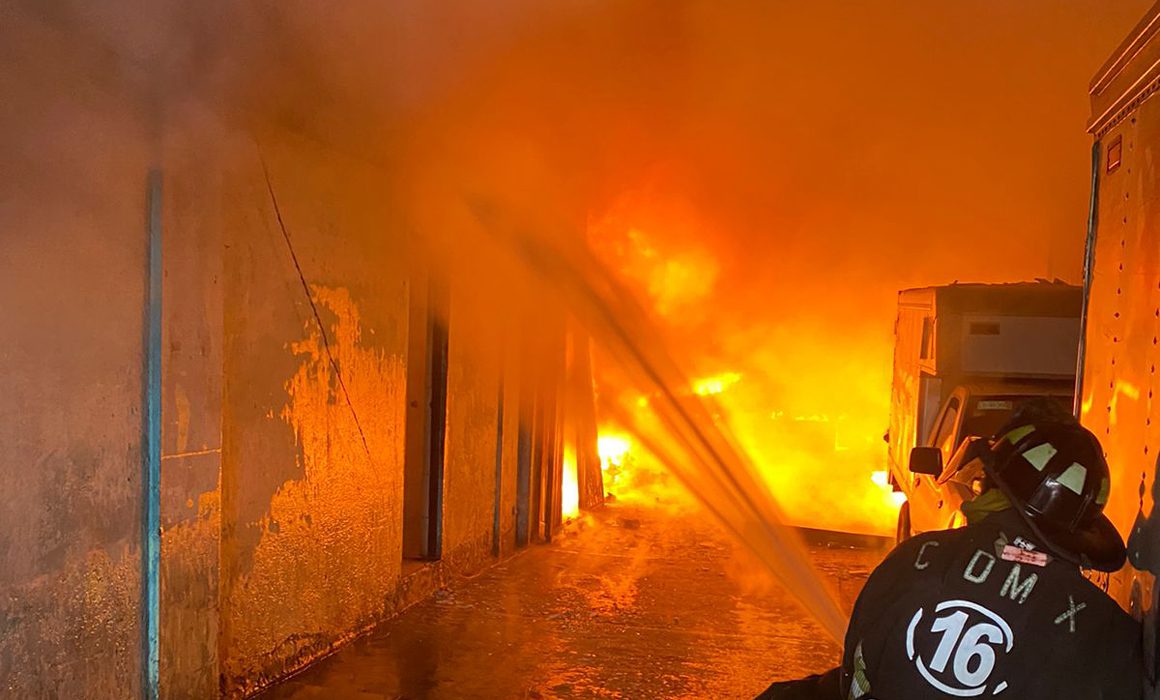 En Santa Martha Acatitla “se quema una casa en su totalidad”: bomberos