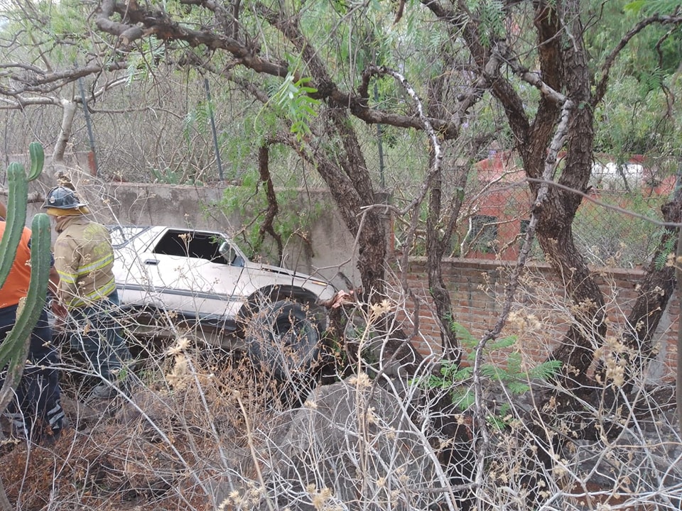 Hombre pierde la vida en camioneta Tracker. Foto: Bomberos Pozuelos