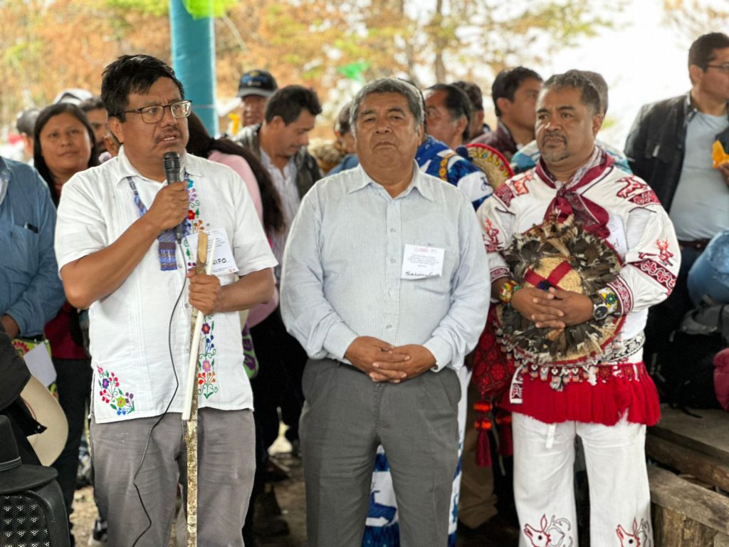 El objetivo de la visita es rendir tributo al cerro sagrado y a la madre tierra. Foto: INPI