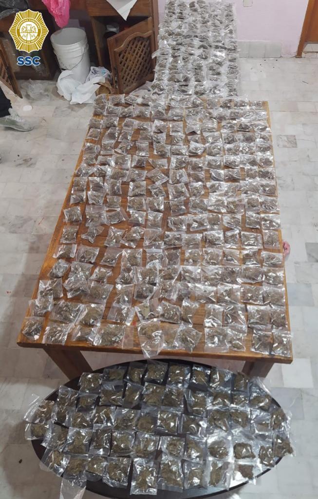 Dosis de drogas aseguradas en el cateo. Foto: Secretaría de Seguridad Ciudadana