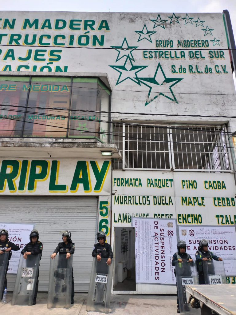 Van contra la tala de árboles en Ciudad de México.