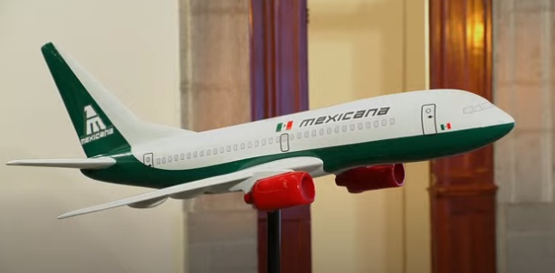 Presentan réplica de los nuevos aviones de Mexicana.