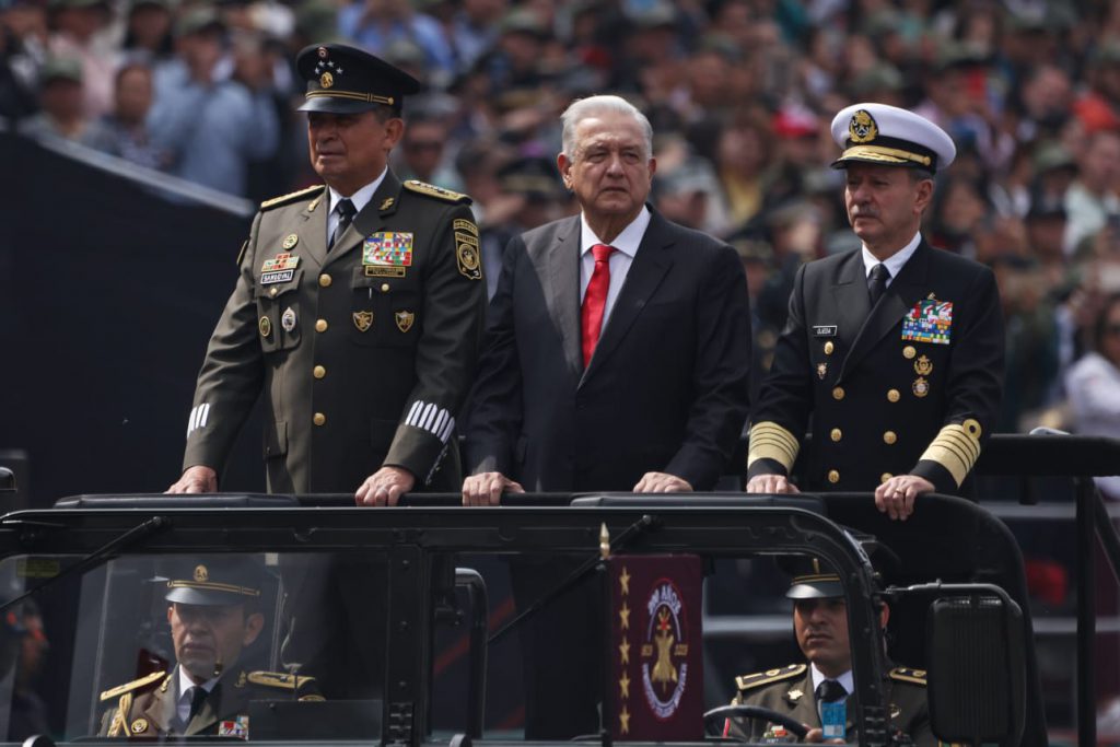 El presidente López Obrador encabeza desfile cívico militar. Foto: Gobierno CDMX