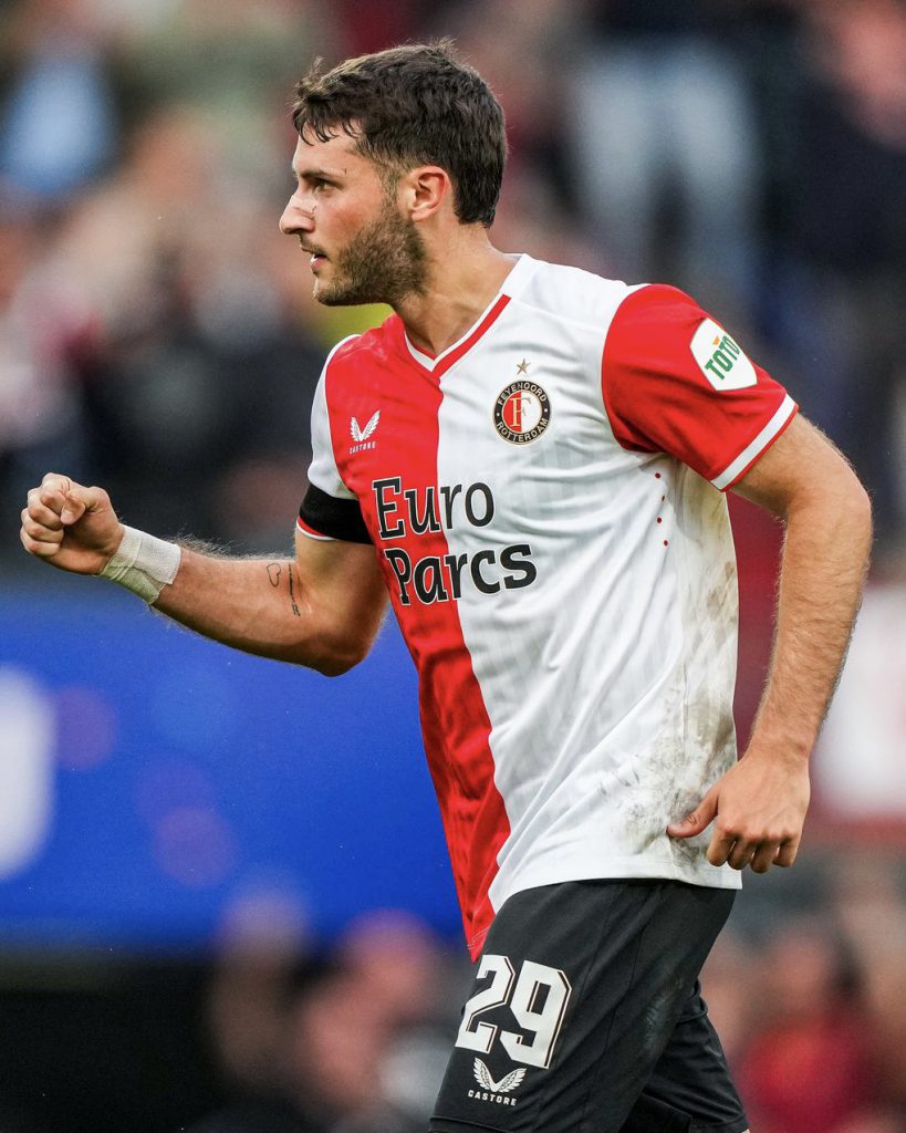 El mexicano Santiago Giménez hace su gol 10 de la campaña. Foto: X Feyenoord