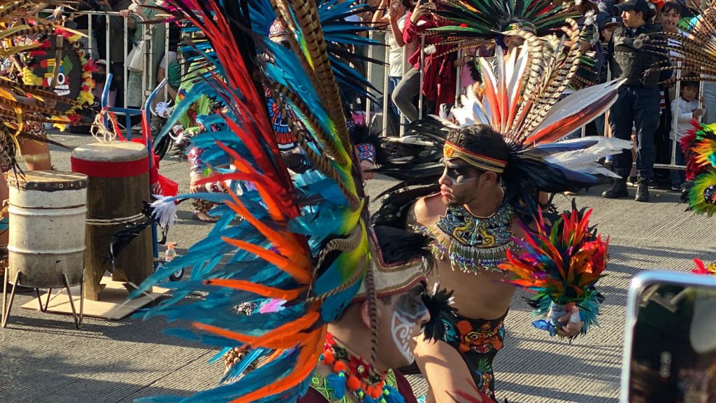 Los danzantes no pudieron faltar a la fiesta de los muertos. Foto: Carlos Cordero/Quadratín México