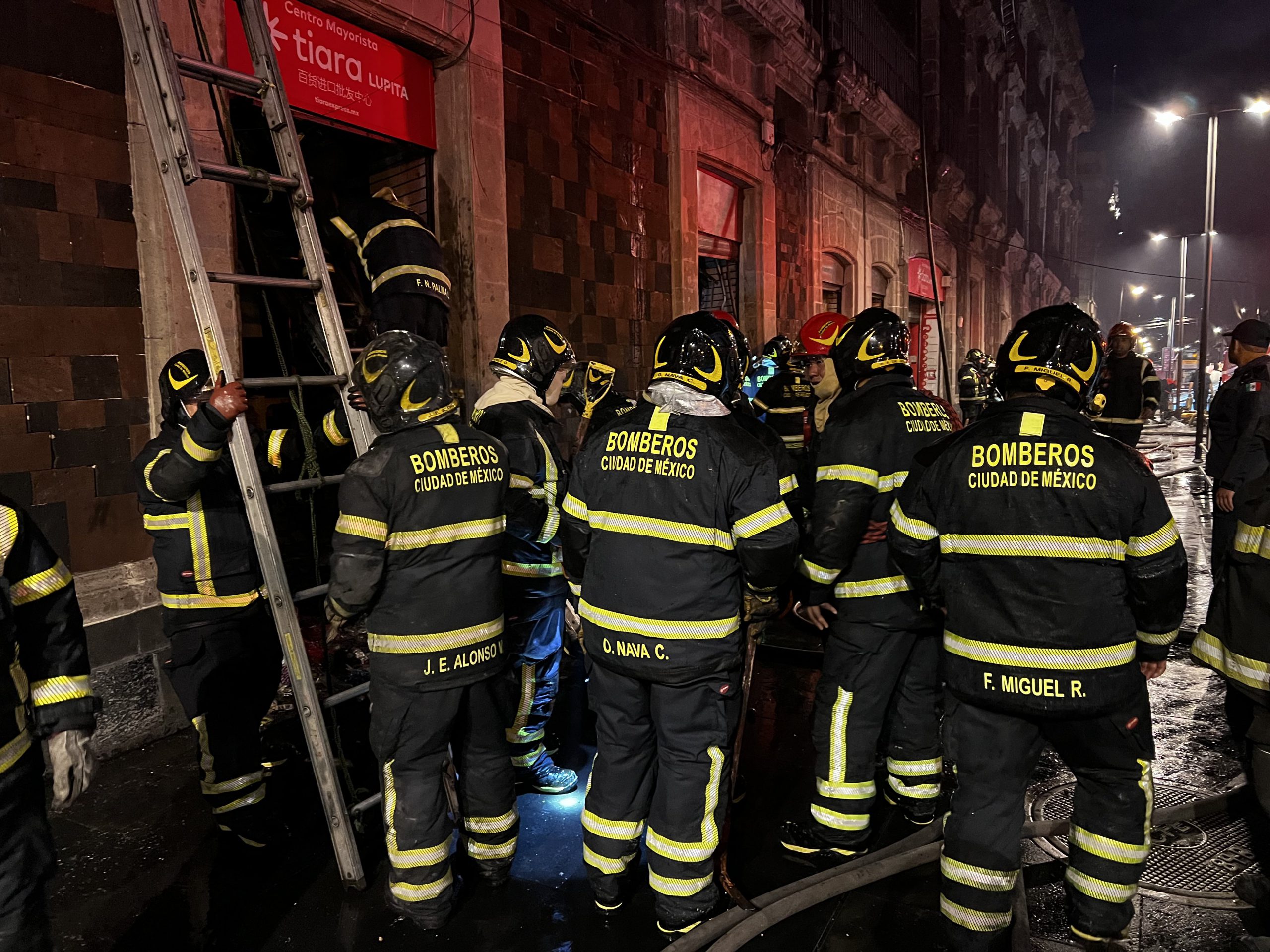 Cdmx Controlan Incendio En Bodega De Bisutería En Centro Histórico