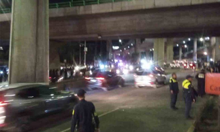 Detienen a 2 tras bloqueo de motociclistas y taxistas en Periférico Sur