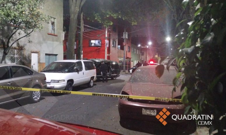 Acusan ataque directo contra 3 a bordo de camioneta en Azcapotzalco