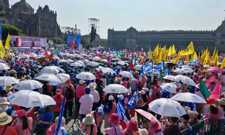 Claman miles en el Zócalo por la libertad y la democracia