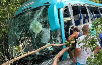 Accidente en autopista Cancún Nuevo Valladolid: turistas heridos