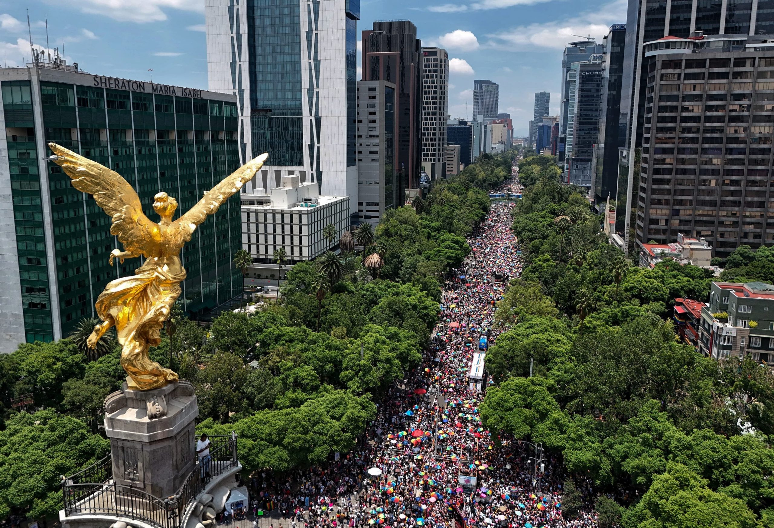 Participan 260 mil personas en marcha del orgullo LGBTQI en CDMX ...