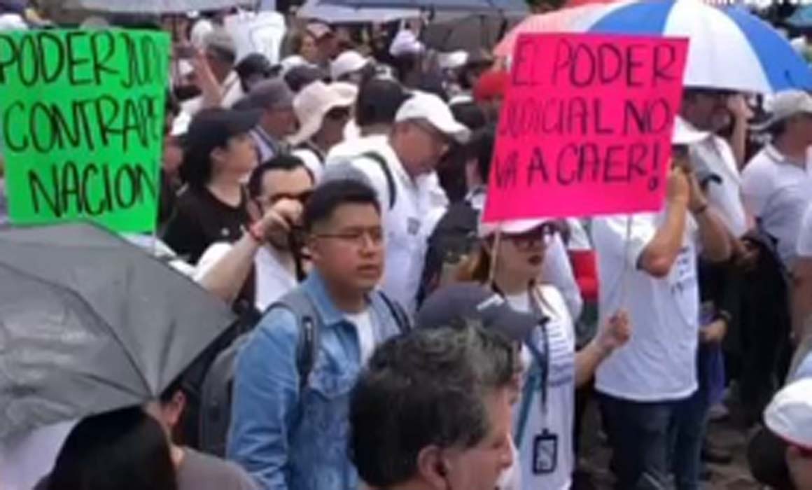Estudiantes de Derecho de la UNAM marchan contra reforma al PJ ...