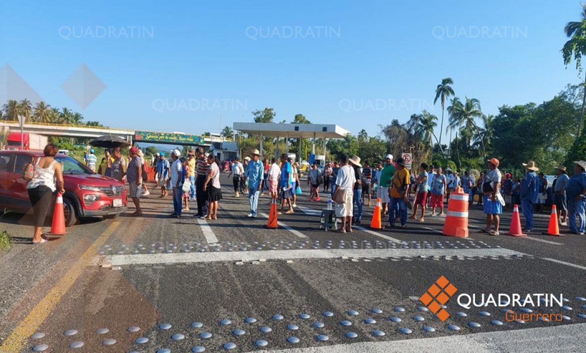 Bloquean Viaducto Diamante para exigir pagos por huracanes en Acapulco