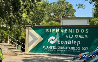 Paran labores maestros del Conalep de Zihuatanejo por falta de pago