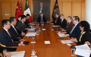 El rector de la UNAM, Leonardo Lomelí, recibe al ministro de Educación de China, Huai Jinpeng