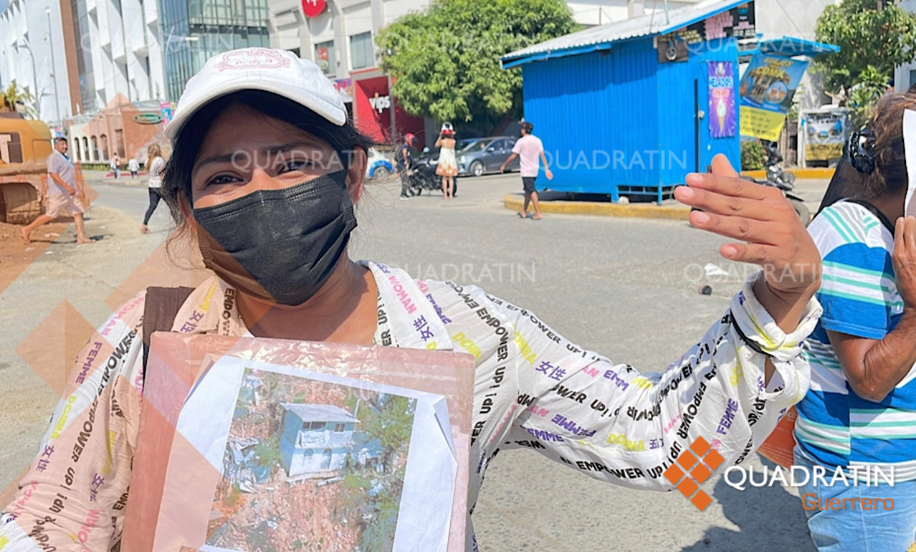 Bloquean damnificados la Costera de Acapulco para exigir pago por John