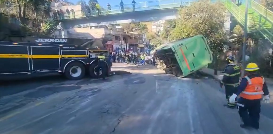 Deja Heridos Volcadura De Cami N De Pasajeros En La M Xico Cuernavaca