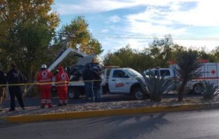 Mueren 3 policías al chocar contra poste en Chihuahua