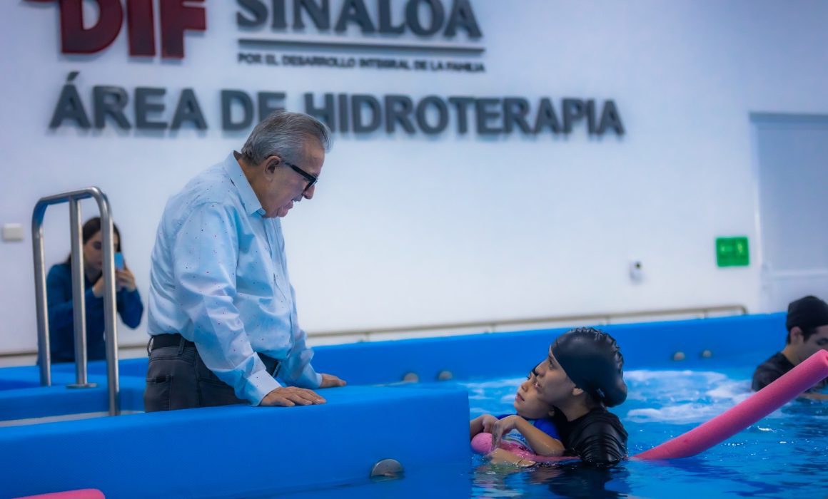 Inaugura Rubén Rocha tanque terapéutico más grande del país en Culiacán