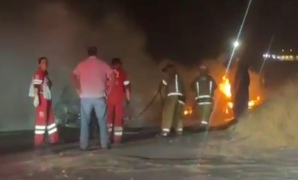 Reportan bloqueos con autos incendiados en los Altos de Jalisco