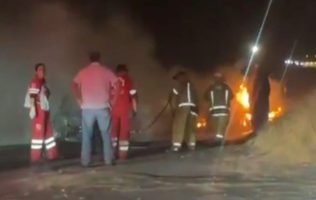 Reportan bloqueos con autos incendiados en los Altos de Jalisco