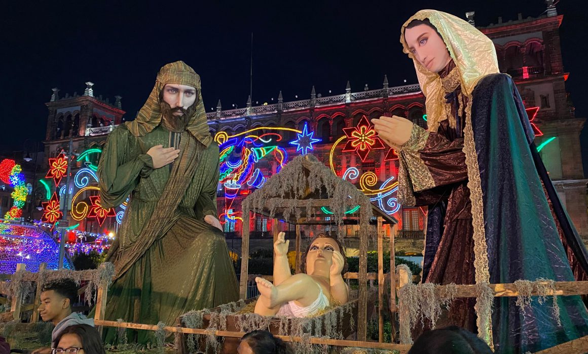 Enciende Clara Brugada la Navidad en el Zócalo