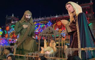 Enciende Clara Brugada la Navidad en el Zócalo