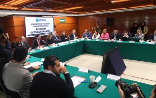 Recibe comisión iniciativa que regula trabajo en plataformas digitales