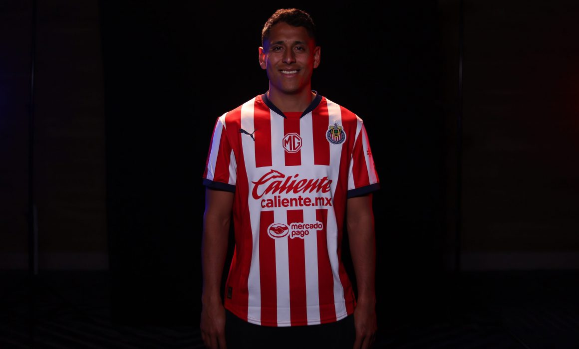 Ya con camiseta de Chivas, Luis Romo respaldado por 40 millones 