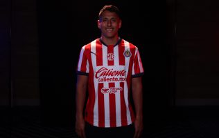 Ya con camiseta de Chivas, Luis Romo respaldado por 40 millones 