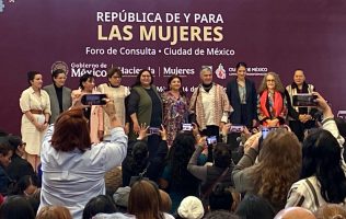 Clara Brugada en foro República de y para las mujeres