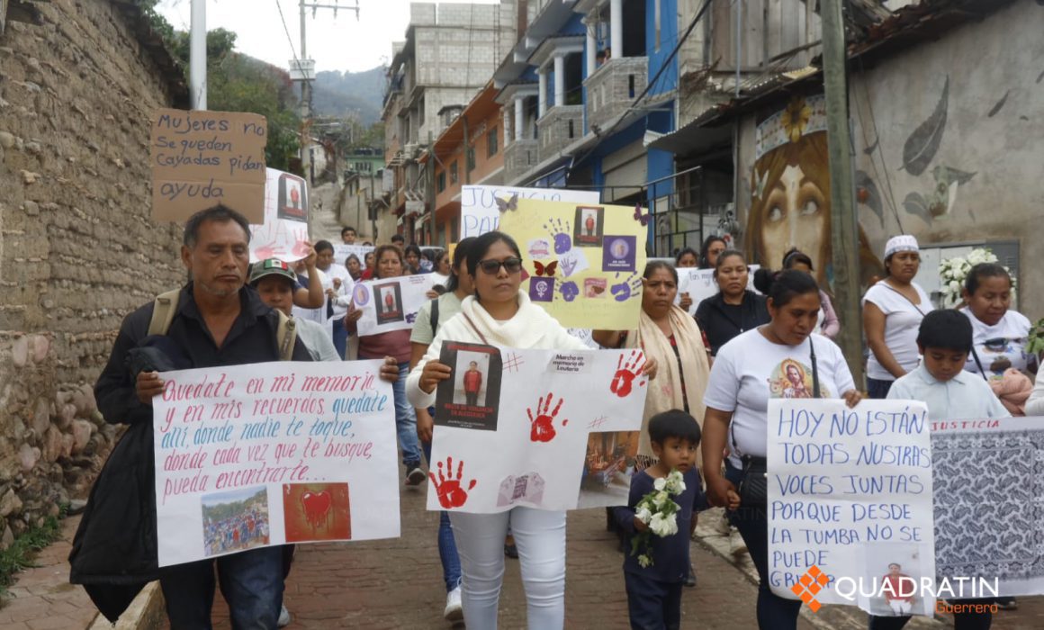 Marchan por policía asesinada a puñaladas en Guerrero