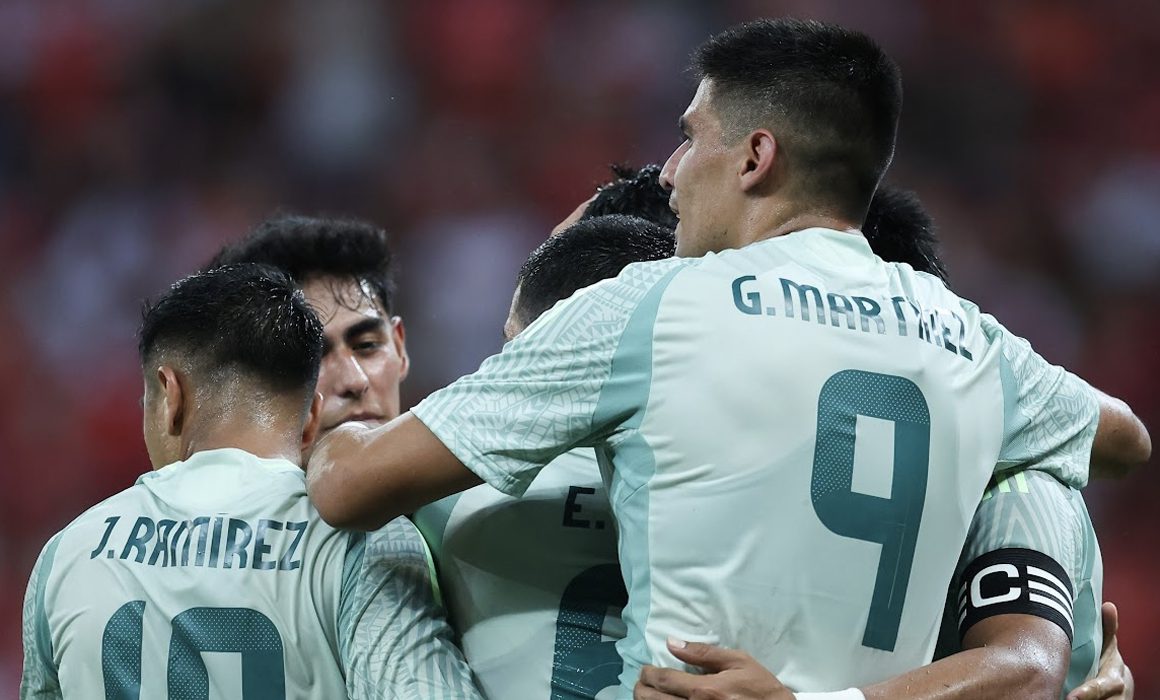 México festeja un gol ante Inter de Porto Alegre