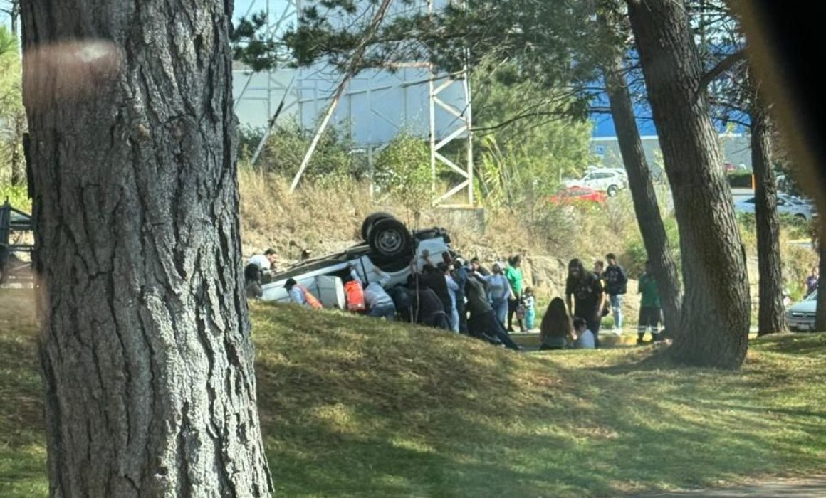 Morelia volcadura en Altozano deja 2 heridos