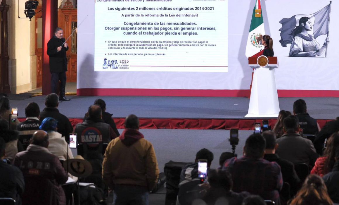 Octavio Romero Oropeza con Sheinbaum en la conferencia mañanera