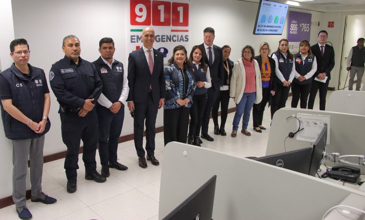 Salvador Guerrero Chiprés y Clara Brugada en octavo aniversario del 911