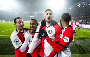 Santiago Giménez festeja gol de Feyenoord